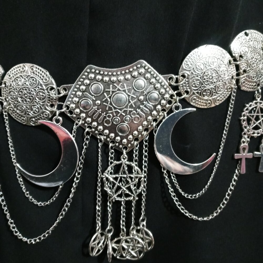 witchy goth Silver-Tone Chain Belt – Ankh, Pentacle & Crescent Moon Charms - Picture 3 of 8